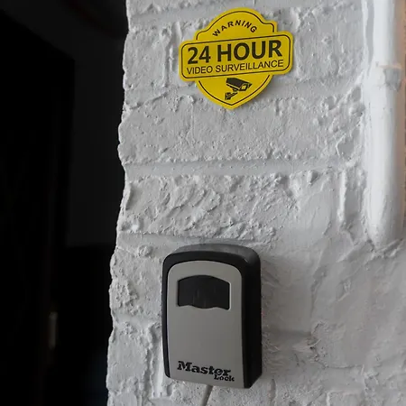 게스트하우스 De Luxe Madrid A Sale De Bain Privee 1er Etage Check In Autonome Cuisine Partagee 3*