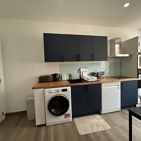 De Luxe Madrid A Sale De Bain Privee 1er Etage Check In Autonome Cuisine Partagee 게스트하우스 리에주