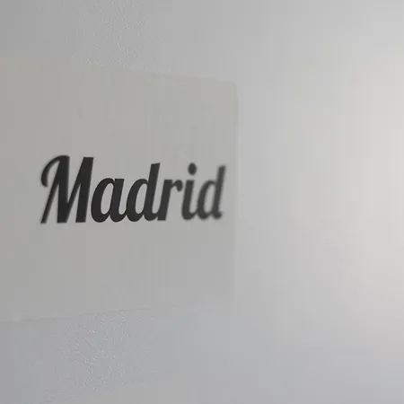 De Luxe Madrid A Sale De Bain Privée 1er étage Check In Autonome Cuisine Partagée 3*