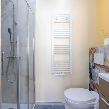 De Luxe Madrid A Sale De Bain Privée 1er étage Check In Autonome Cuisine Partagée 3*
