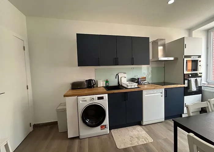 De Luxe Madrid A Sale De Bain Privee 1er Etage Check In Autonome Cuisine Partagee Penzion Lutych