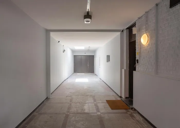 Penzion De Luxe Madrid A Sale De Bain Privee 1er Etage Check In Autonome Cuisine Partagee Lutych