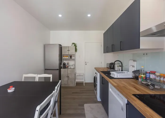 Penzion De Luxe Madrid A Sale De Bain Privee 1er Etage Check In Autonome Cuisine Partagee Lutych