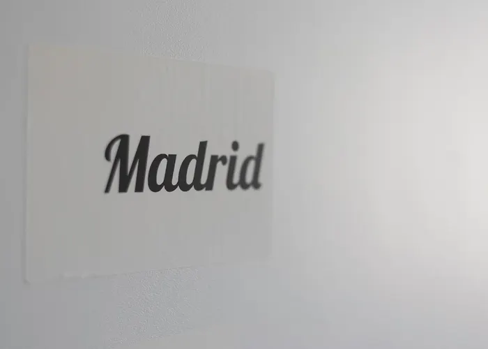 De Luxe Madrid A Sale De Bain Privee 1er Etage Check In Autonome Cuisine Partagee 3*