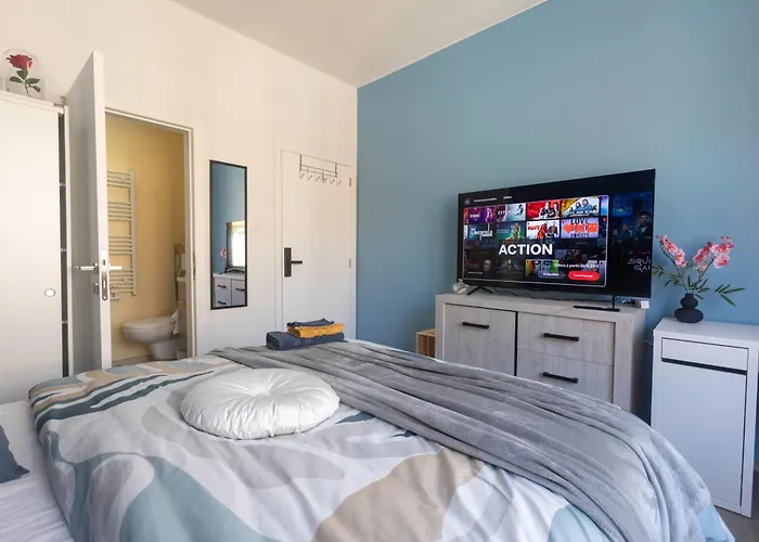 De Luxe Madrid A Sale De Bain Privee 1er Etage Check In Autonome Cuisine Partagee Penzion Lutych