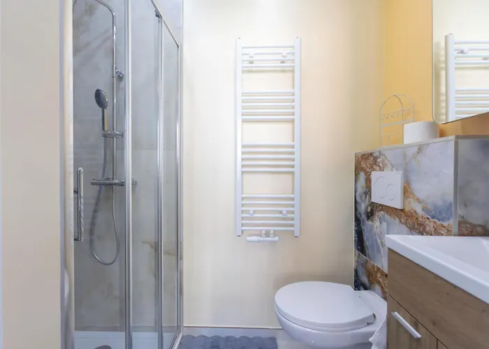 De Luxe Madrid A Sale De Bain Privee 1er Etage Check In Autonome Cuisine Partagee 3*