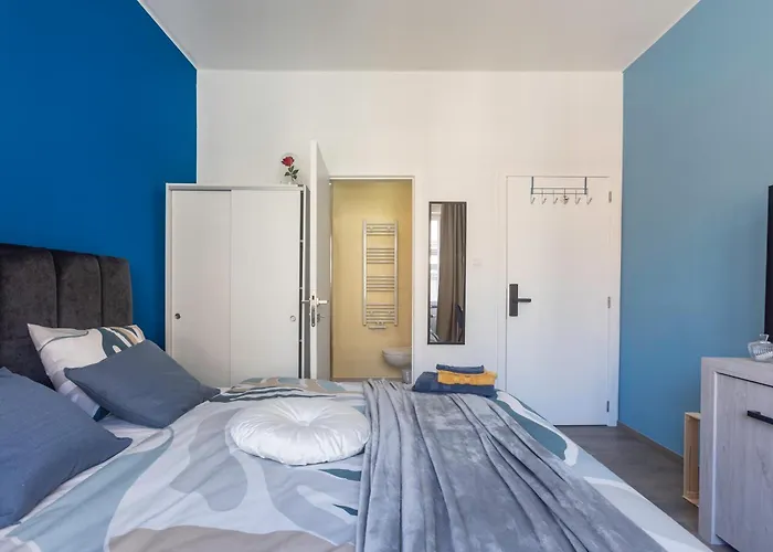 Penzion De Luxe Madrid A Sale De Bain Privee 1er Etage Check In Autonome Cuisine Partagee